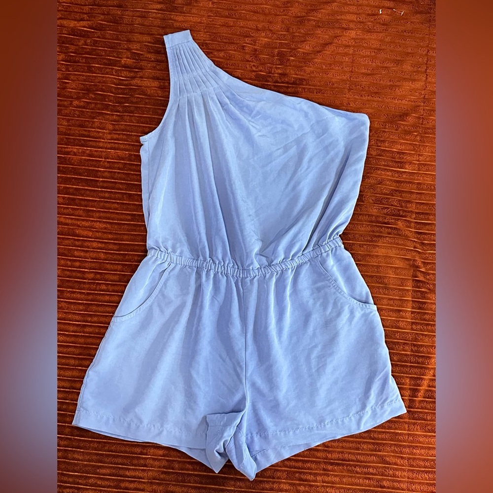 Banana Republic women's size 8 periwinkle blue/purple one shoulder shorts romper